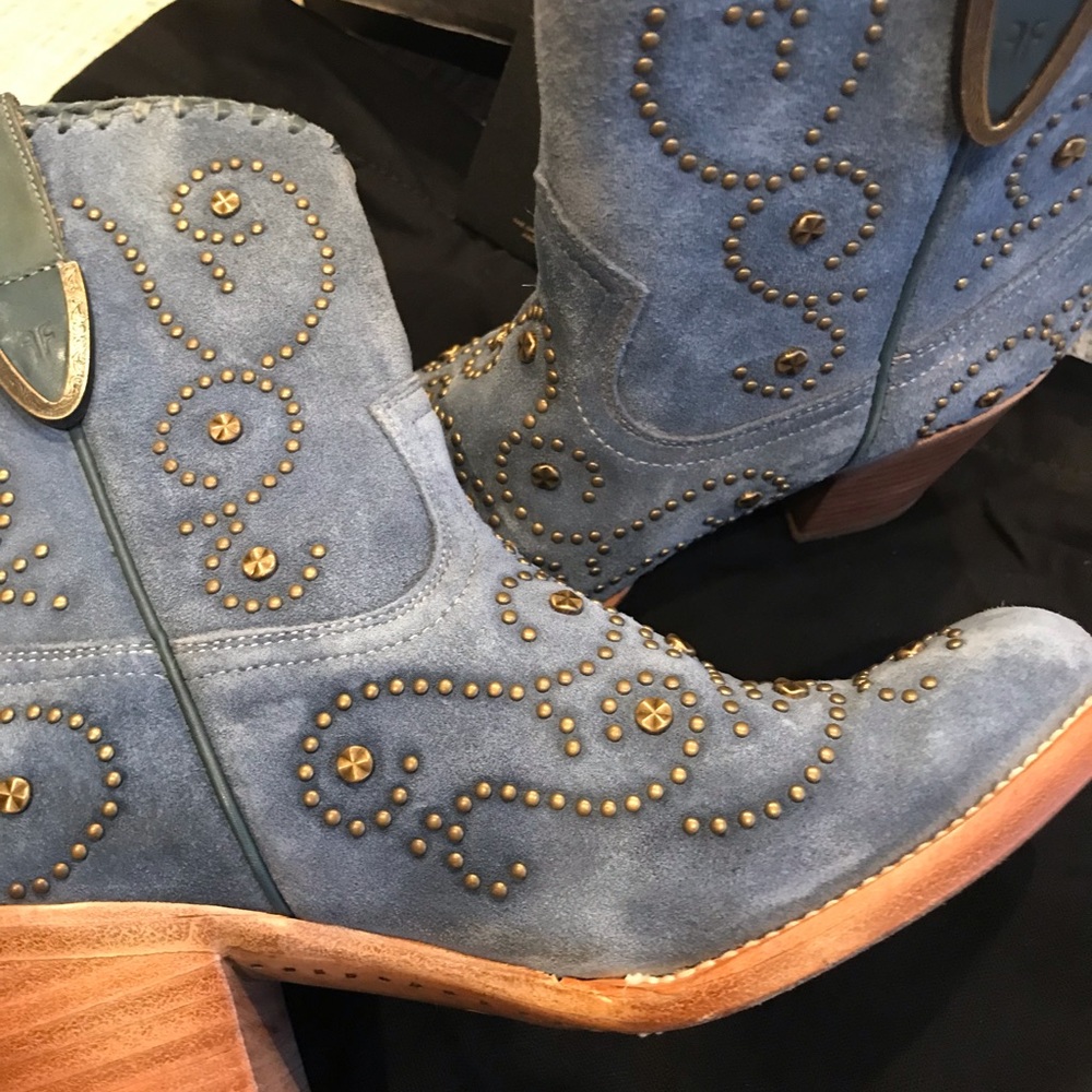 Women’s Frye Victoria Blue studded suede boots - Picture 4 of 12
